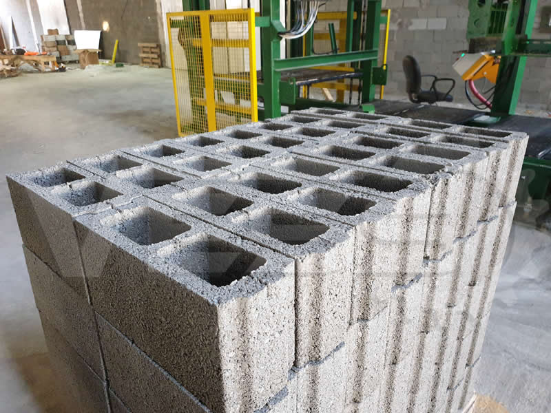 Manufacture_of_cement_bricks.jpg